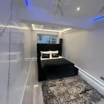 Knightsbridge 2 Bedroom Apartment Overlooking Harrods