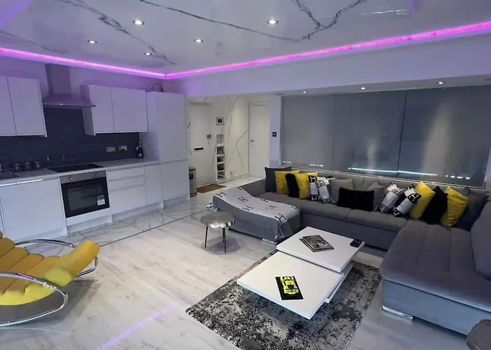 Knightsbridge 2 Bedroom Apartment Overlooking Harrods