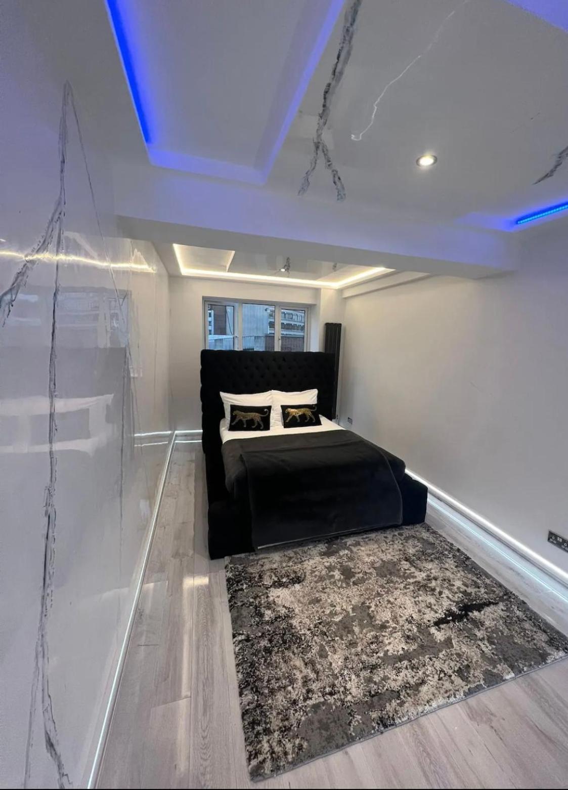 Knightsbridge 2 Bedroom Overlooking Harrods * Londra