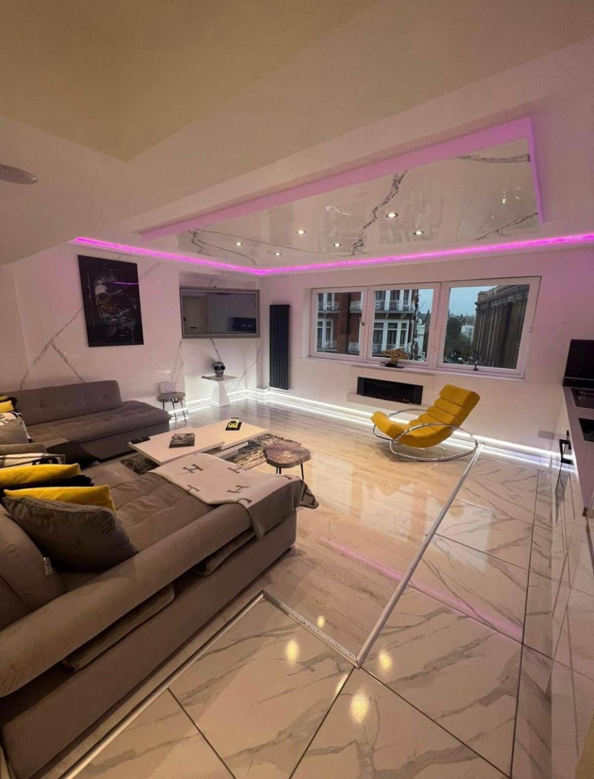Knightsbridge 2 Bedroom Overlooking Harrods Appartamento