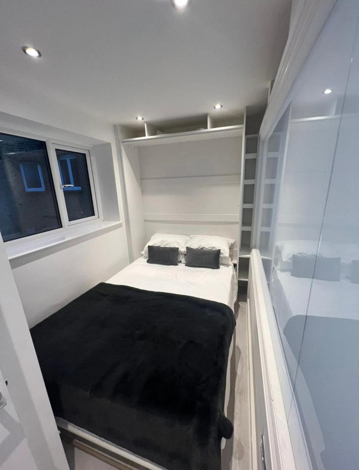 Knightsbridge 2 Bedroom Overlooking Harrods *